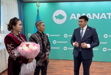 Супруги верхом прибыли из Китая, чтобы увидеть Астану