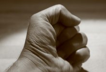 Мужчина избил полицейского в зоне отдыха в Жамбылской области