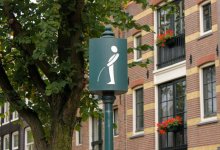 Мужчина справил нужду в подъезде многоэтажки в Астане