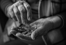 Пенсионерка попросила акима Петропавловска забрать у нее 7,2 млн тенге