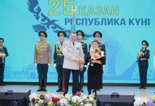 Награду спустя 19 лет вручили вдове погибшего участкового Алмаса Алинова