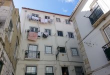 КамАЗ наехал на пенсионерку во дворе дома в Костанае