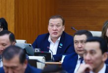 "Строим дороги на 13 тонн, а ездим только на 10": депутат о парадоксе дорожных норм