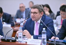 Дипфейки знаменитостей агитируют инвестировать в фейковые проекты: блокировать мошенников предложил депутат