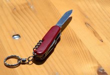 Девушка зарезала мужчину возле магазина в Павлодарской области