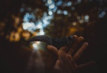 Полицейского ударили ножом в Рудном