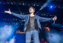 Фанаты Димаша Кудайбергена растрогали певца флешмобом в Барселоне