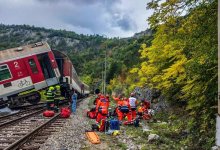 Два пассажирских поезда столкнулись в Словакии: травмированы десятки людей