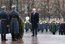Токаев возложил цветы к Могиле неизвестного солдата в Москве