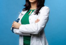 Пенсионерка попыталась спустить фельдшера с лестницы в СКО