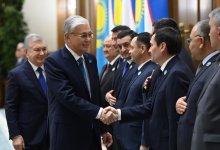 Токаев и Мирзиёев провели официальную церемонию приветствия