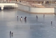 Астанчане гуляют с детьми по опасному льду Ботанического сада - казахстанцы в шоке (ВИДЕО)