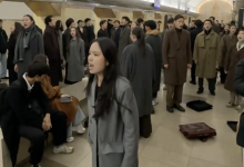 Молодежь устроила перформанс в метро Алматы (ВИДЕО)