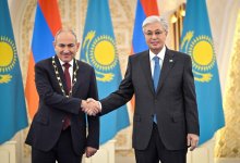 Никола Пашиняна наградили орденом “Алтын Қыран”