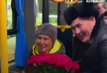 Цветы вместо ребенка: алматинец растрогал пассажиров автобуса необычным поступком