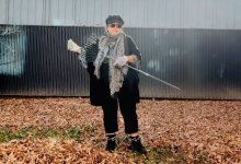 Макпал Жунусова вышла во двор с метлой (ВИДЕО)