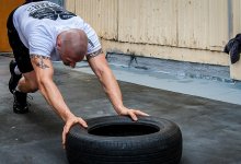 Фитнес-блогер скончался после поедания фаст-фуда