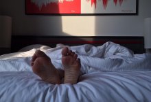 Мужчина несколько ночей жил под кроватью своей экс-супруги