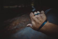 Туриста с ножом в спине нашли рядом со школой