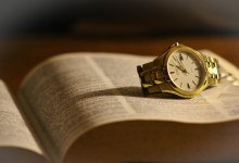 Оксфордский словарь определился со словом 2025 года