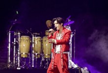 Димаш Кудайберген впервые выступил у подножия египетских пирамид