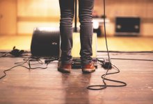 Стендап-комика арестовали в Семее