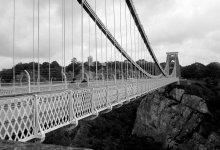 Мужчина сорвался с моста во время съемки видео для соцсети