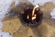 Неизвестные жарили курицу на Вечном огне в Риддере