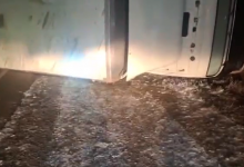 Грузовик перекрыл трассу в Актюбинской области