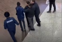 Парня забрали в армию на глазах у посетителей ТЦ в Астане