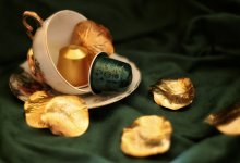 Мальчик разгрыз золотое ожерелье матери и подарил его кусочки друзьям