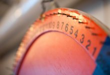 Мужчина сыграл в лотерею от скуки и выиграл почти миллион долларов