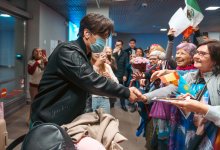 Димашу Кудайбергену подарили старинный музыкальный инструмент в Латвии