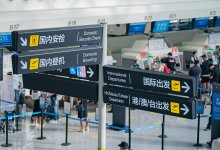 Женщина прятала килограмм гусениц в своих штанах