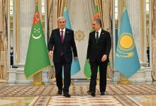 Токаев прибыл в Ашхабад для участия в Международном форуме