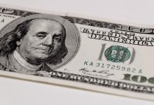 Доллар и евро ослабли 16 декабря в Казахстане