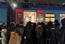 Поезда спасают: более 300 человек эвакуировали с закрытых дорог по всему Казахстану