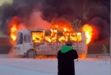 Автобус загорелся на территории школы в Косшы (ВИДЕО)