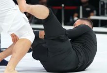 Казахстанского бойца UFC унесли на носилках с ринга (ВИДЕО)