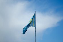 "Мы поощряем использование госсимволов" – в Минкульте высказались о водителях с флагами