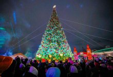 В Астане зажглись десятки новогодних елок