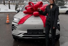 Боксерше Алуа Балкибековой подарили автомобиль в Алматы (ВИДЕО)