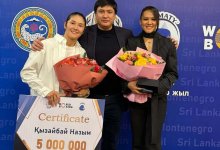 Назым Кызайбай получила сертификат на 5 млн тенге