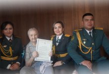Со 102-летием поздравили фронтовика военнослужащие Алматы