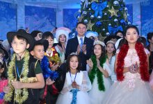 300 детей стали гостями президентской новогодней елки в Алматы