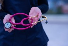 Премии не выплачивают: медики больницы Астаны жалуются на руководство