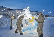 Ледовый городок построили военнослужащие Нацгвардии в Астане