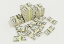 Женщина купила не тот лотерейный билет и выиграла 250 тыс. долларов