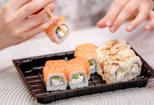 Опасное сочетание: как роллы с шампанским нарушают пищеварение