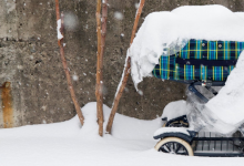 Детская коляска вспыхнула в подъезде дома в Таразе